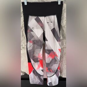 Under Armour | Women’s Heat Gear Compression Leggings w/Zipper Pocket, Size S